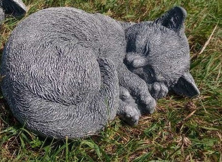 Steinguss Katze eingerollt klein