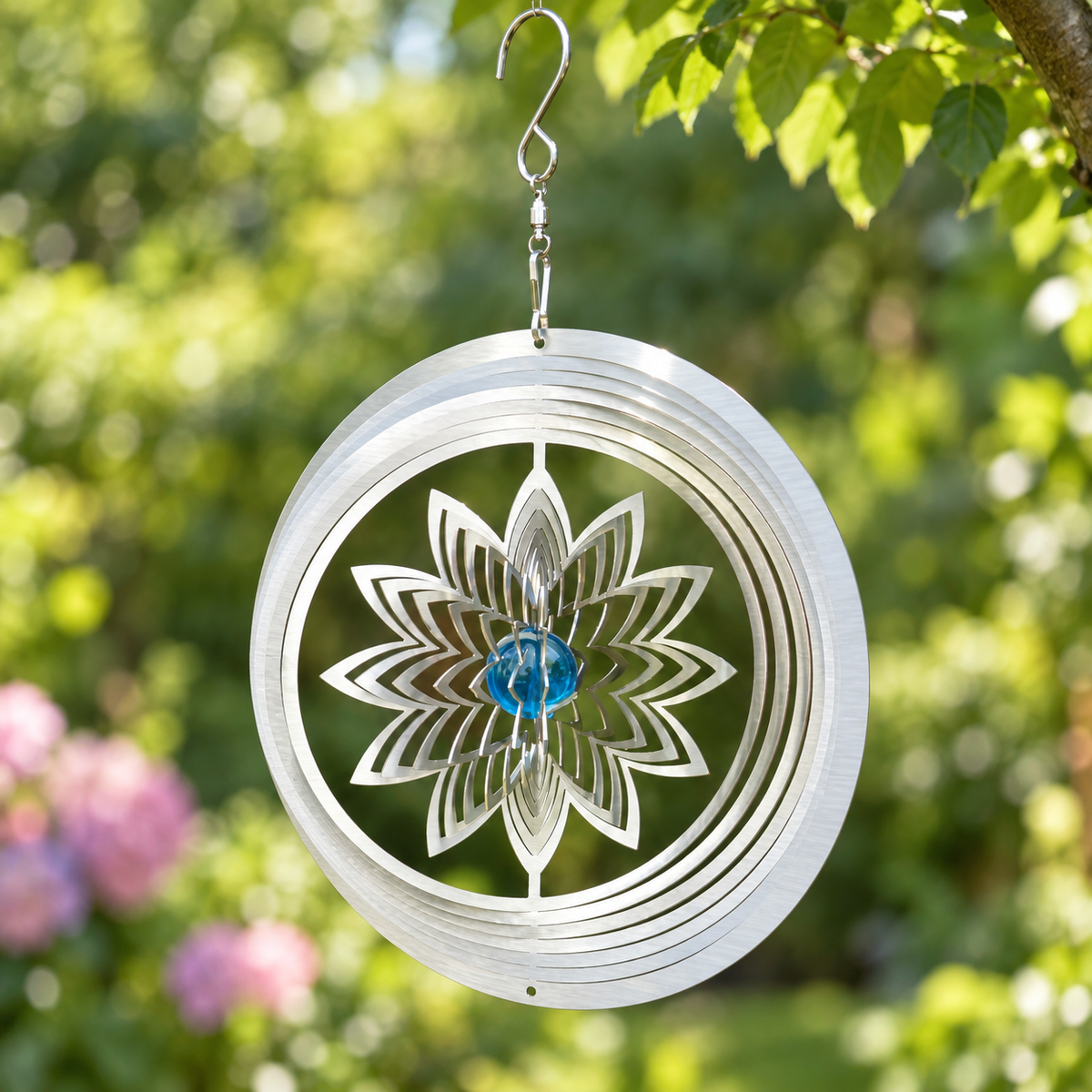 Art Decor Produktbild final 2026-09-24 | KS001 | Edelstahl-Windspiel Blume mit Kugel klein, Ø 20 cm