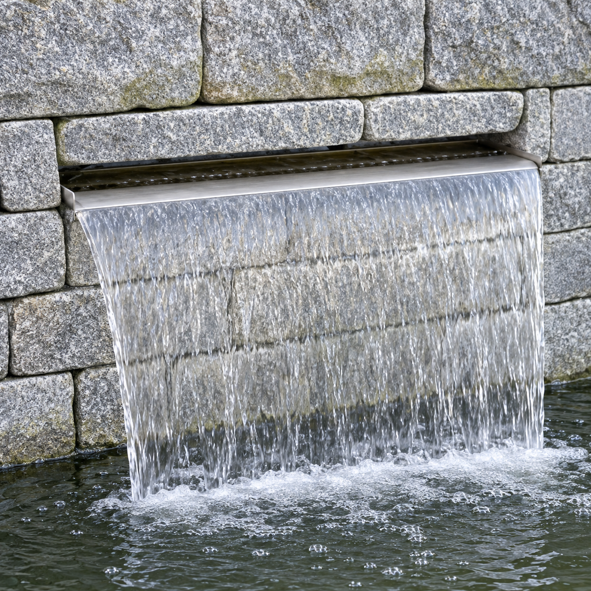 Art Decor Produktbild final 2026-09-24 | WFM100353 | Wasserfall Edelstahl matt gebürstet 60 cm, mit LED-Beleuchtung