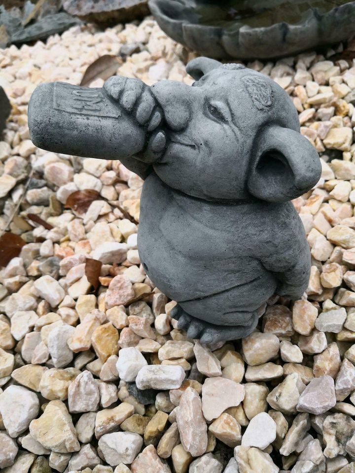 Steinguss Deko Gartenfigur Troll der Trinker