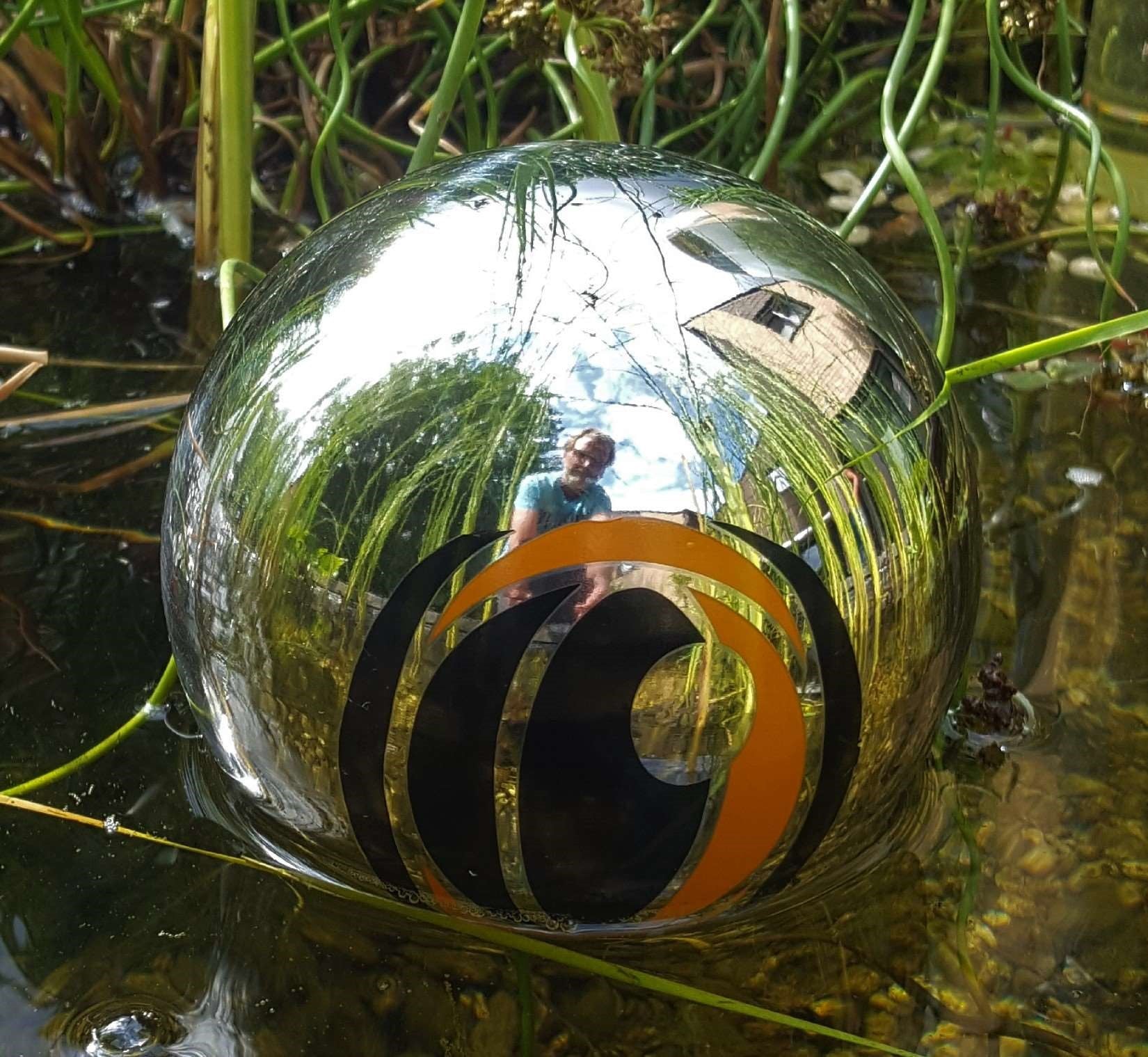Das magische Auge aus Edelstahl poliert Schwimmkugel Teichkugel Reiherschreck