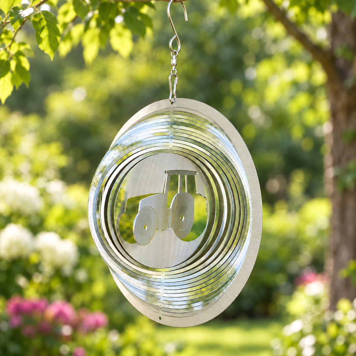Art Decor Produktbild final 2026-09-24 | K003 | Edelstahl-Windspiel Traktor Fendt, Ø 20 cm