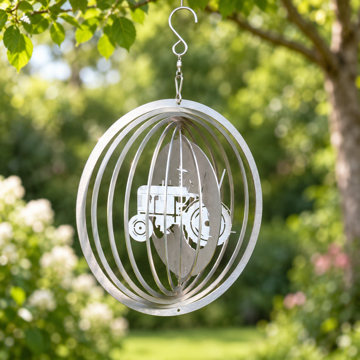 Art Decor Produktbild final 2026-09-24 | K004 | Edelstahl-Windspiel Traktor Oldtimer, Ø 20 cm