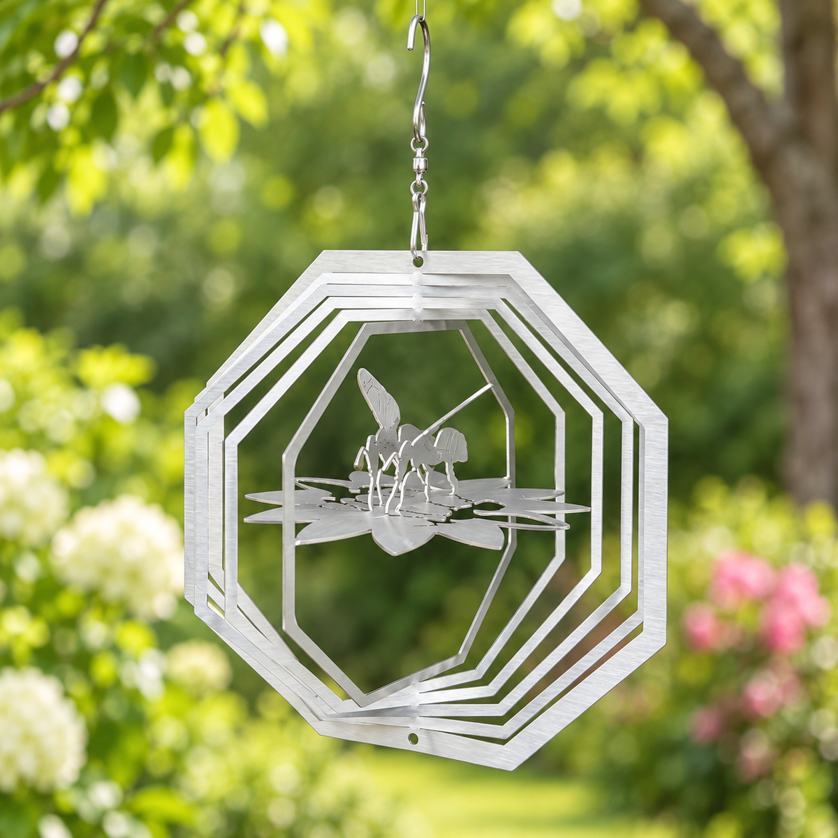 Art Decor Produktbild final 2026-09-24 | S002 | Edelstahl Windspiel Achteck Biene