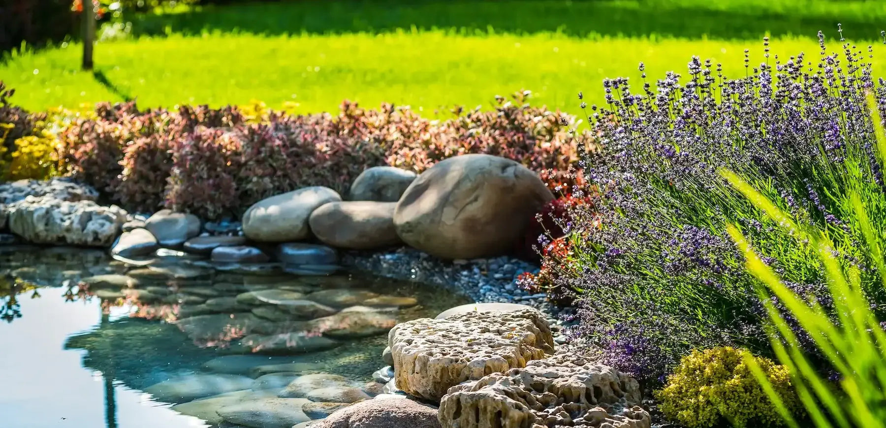 Teichpumpe, Unterwasserstrahler und Steinguss-Figur von Art-Decor-Keramik